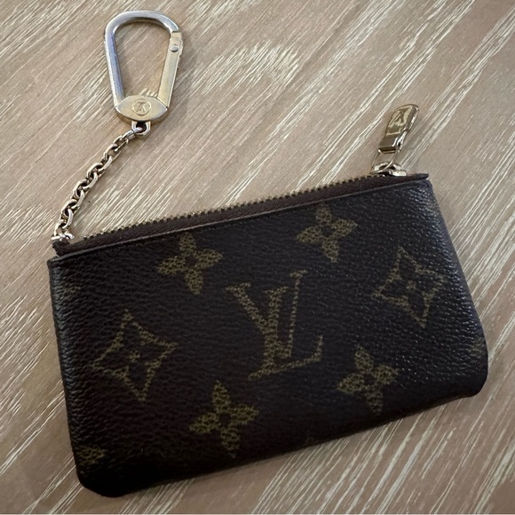 Louis Vuitton Key Pouch - Picture 5 of 9